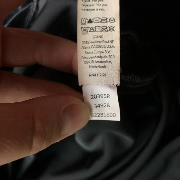 Spanx Velvet Half-Zip Sweatshirt Black Size Medium Stretch Easy - Picture 6 of 9